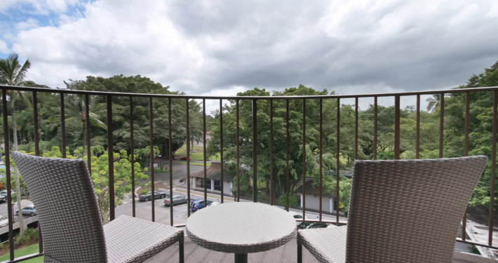 Hilo Hawaiian Hotel 1 bedroom Banyan View Suite Lanai